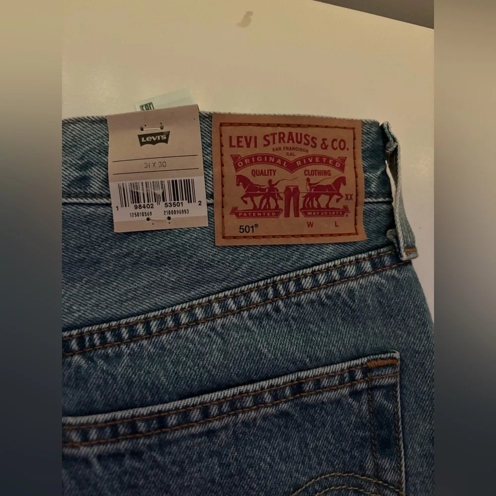 Levi's 501 Original Women's High Rise Ripped Blue Jeans - Picture 6 of 11